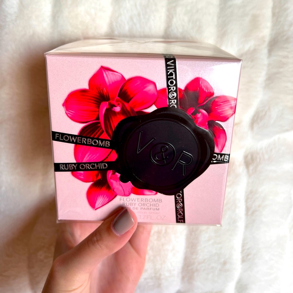NIB-Victor & Rolf flower bomb orchid 🤍